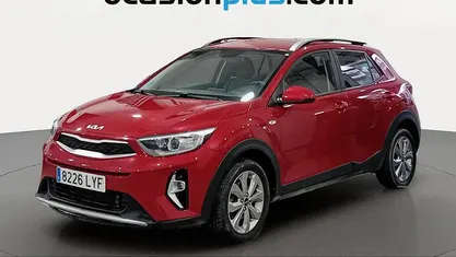 Käytetty Kia Stonic Plus 100 HP (73 kW) 2022 Punainen Katumaasturi
