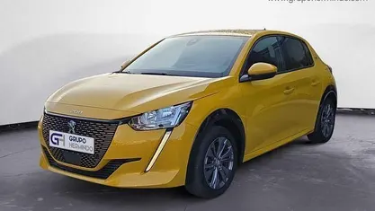 Usado Peugeot e-208 Allure 100 kW (136 CV) 2020 Amarillo Utilitario