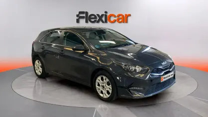 Usado Kia Ceed 136 CV (100 kW) 2023 Gris Utilitario