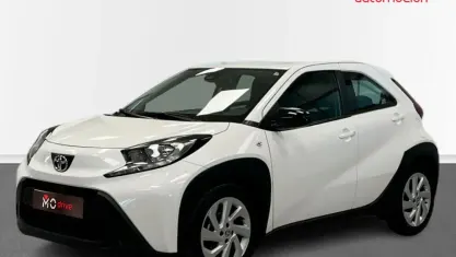 Usado Toyota Aygo X Play 72 CV (52 kW) 2023 SUV