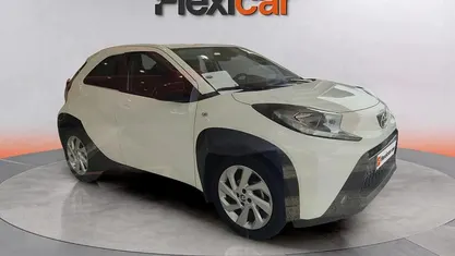 Usado 2024 Toyota Aygo X Play SUV | 11.990 € (Precio justo)
