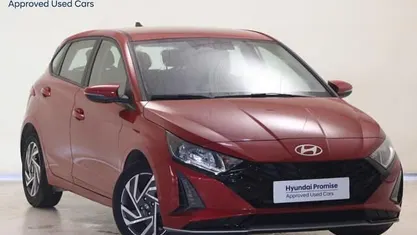 Usado Hyundai i20 100 CV (73 kW) 2024 Rojo Utilitario