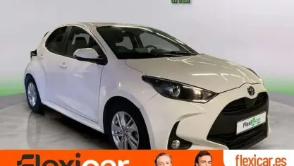 Usado Toyota Yaris Hybrid Business Edition 116 CV (85 kW) 2022 Blanco Utilitario