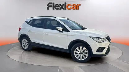 Usado Seat Arona Ecomotive 95 CV (69 kW) 2019 Beige SUV