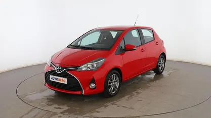 Usado Toyota Yaris Connect Style 90 CV (66 kW) 2014 Rojo Berlina