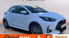 Blanco Usado 2023 Toyota Yaris Hybrid Active Utilitario | 19.990 € (Precio justo)