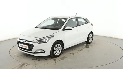 Usado Hyundai i20 85 CV (62 kW) 2018 Blanco Berlina