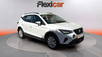 Usado Seat Arona Reference 95 CV (69 kW) 2022 Blanco SUV