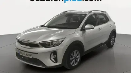 Usado Kia Stonic 79 CV (58 kW) 2025 Gris plata SUV