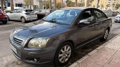 Gris / plata Usado 2007 Toyota Avensis Executive Berlina | 4999 € (Precio justo)