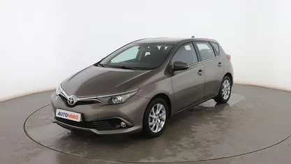 Usado Toyota Auris Active 115 CV (84 kW) 2017 Gris Berlina