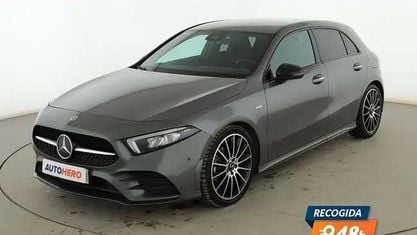 Usado Mercedes A180 AMG line 136 CV (100 kW) 2021 Gris Berlina