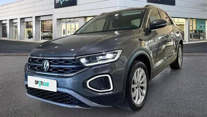 Gris Usado 2024 VW T-Roc Life SUV | 23.900 € (Precio justo)