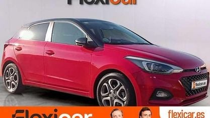 Usado Hyundai i20 100 CV (73 kW) 2020 Rojo Utilitario