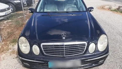 Negro Usado 2002 Mercedes E270 Elegance Berlina | 4800 € (Un poco caro)