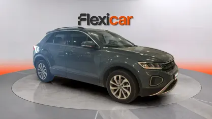 Usado VW T-Roc Life 150 CV (110 kW) 2023 Gris SUV