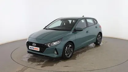 Usado Hyundai i20 101 CV (74 kW) 2022 Verde Berlina