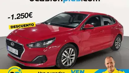 Usado Hyundai i30 120 CV (88 kW) 2019 Rojo Utilitario