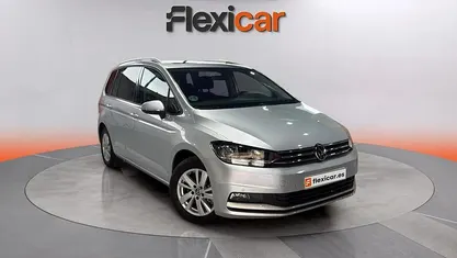 Usado VW Touran Advance 122 CV (89 kW) 2023 Gris Monovolumen
