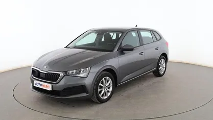 Usado Skoda Scala Active 110 CV (80 kW) 2022 Gris Utilitario