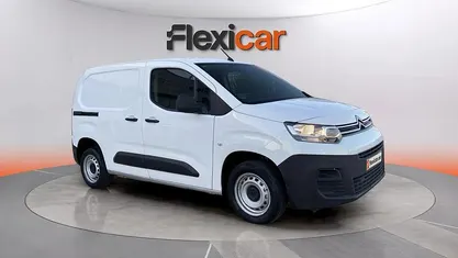 Usado Citroën Berlingo Feel 102 CV (75 kW) 2022 Blanco Monovolumen