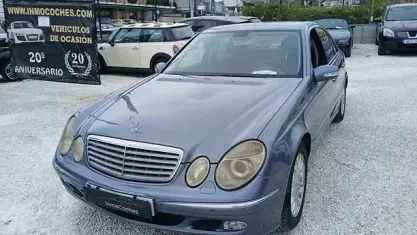 Usado Mercedes E270 Elegance 177 CV (130 kW) 2002 Gris Berlina