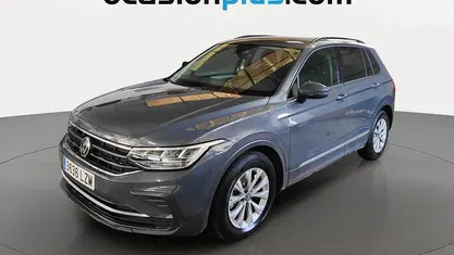Käytetty VW Tiguan 131 HP (96 kW) 2022 Harmaa Katumaasturi