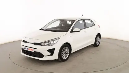 Usado Kia Rio 84 CV (61 kW) 2023 Blanco Berlina
