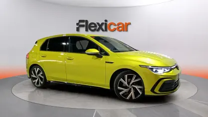 Usado VW Golf VII R-line 150 CV (110 kW) 2021 Amarillo Utilitario