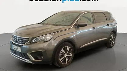 Usado Peugeot 5008 Allure 130 CV (95 kW) 2019 Gris SUV