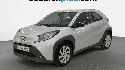 Gris Usado 2024 Toyota Aygo X Play SUV | 12.800 € (Precio justo)