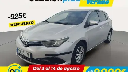 Usado Toyota Auris Business Edition 90 CV (66 kW) 2017 Gris Utilitario