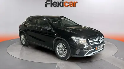 Usado Mercedes GLA180 122 CV (89 kW) 2018 Negro SUV