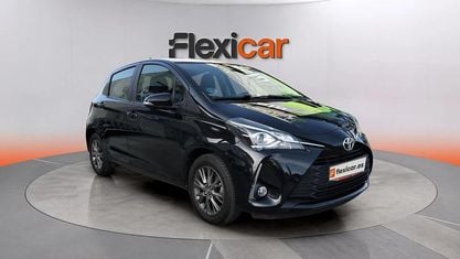Używany Toyota Yaris Active 69 KM (50 kW) 2020 Czarny Sedan/Limuzyna
