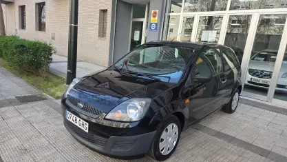 Usado Ford Fiesta Ambiente 70 CV (51 kW) 2008 Negro Utilitario