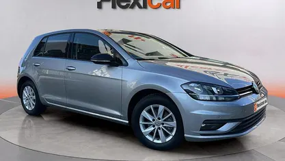 Gris Usado 2019 VW Golf Advance Berlina | 16.890 € (Buen precio)