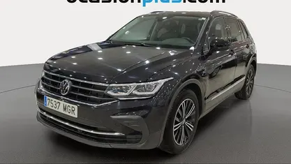 Negro Usado 2023 VW Tiguan Life SUV | 24.046 € (Super precio)