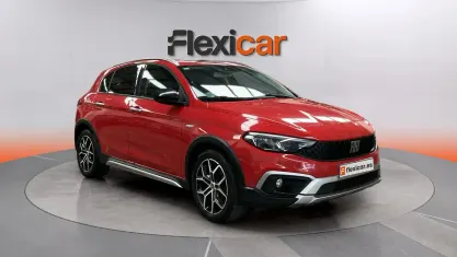 Usado Fiat Tipo Cross 101 CV (74 kW) 2021 Rojo Berlina