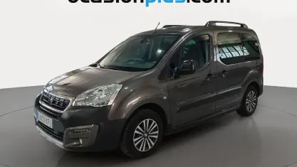 Usado Peugeot Partner Tepee Outdoor 120 CV (88 kW) 2017 Gris Monovolumen