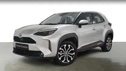 Usado Toyota Yaris Hybrid Active 130 CV (95 kW) 2025 Gris Pickup/Camioneta
