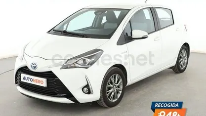 Usado Toyota Yaris Hybrid Active 101 CV (74 kW) 2019 Blanco Berlina