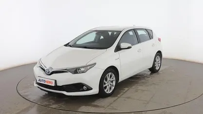 Blanco Usado 2017 Toyota Auris Hybrid Active Berlina | 14.199 € (Precio justo)