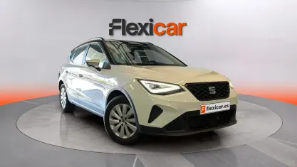 Usado Seat Arona Style 110 CV (80 kW) 2023 Blanco SUV