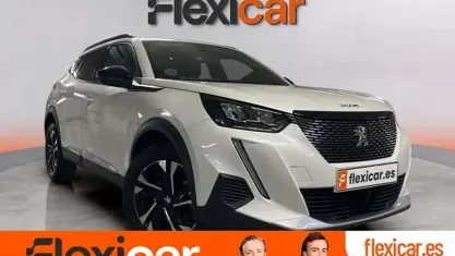 Usado Peugeot 2008 Allure 131 CV (96 kW) 2023 Blanco SUV