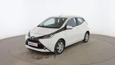 Blanco Usado 2017 Toyota Aygo X-play Utilitario | 10.599 € (Precio justo)