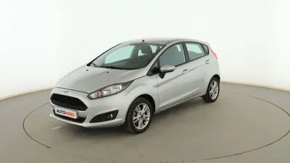 Usado Ford Fiesta Trend 82 CV (60 kW) 2017 Gris Utilitario