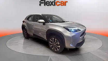 Käytetty Toyota Yaris Hybrid Active 116 HP (85 kW) 2024 Harmaa