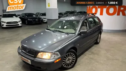 Usado Volvo V40 Kinetic 122 CV (89 kW) 2004 Gris / plata Familiar