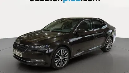 Usado Skoda Superb LAURIN & KLEMENT 190 CV (139 kW) 2018 Marrón Berlina
