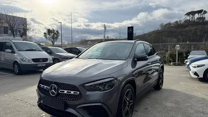 Usado Mercedes GLA200 163 HP (119 kW) 2025 SUV